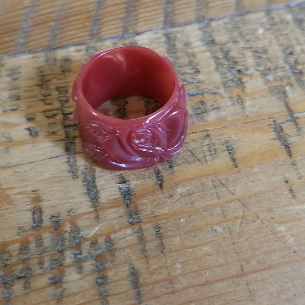 Antique resin ring